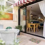 Coastal Retreat With Private Patio Steps From Daire