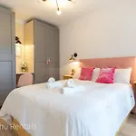 Coastal Retreat With Private Patio Steps From Daire