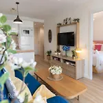 Daire Coastal Retreat With Private Patio Steps From *